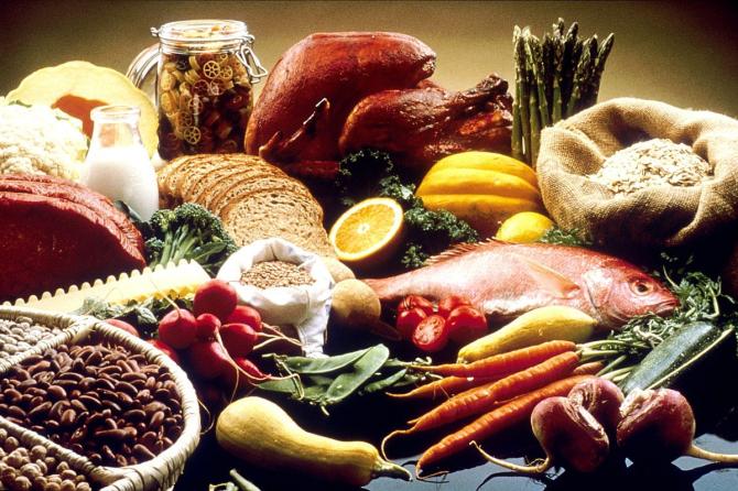 高脂肪食物：如猪肉、牛肉、羊肉、奶油、黄油等