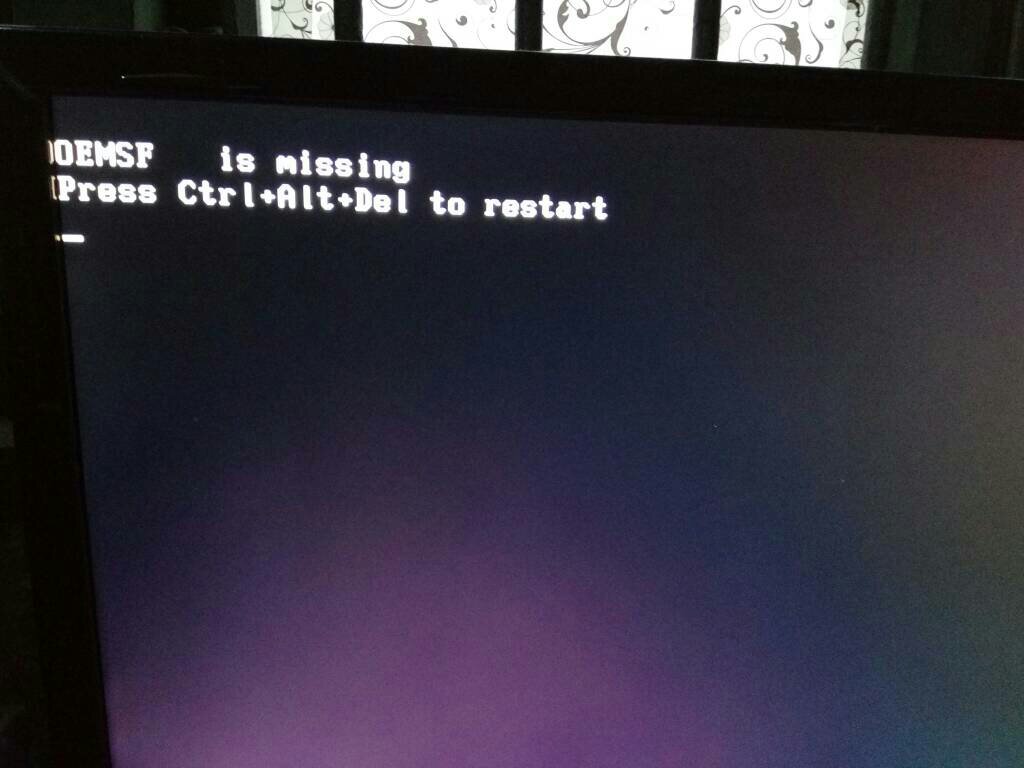 电脑开机黑屏pe启动盘进入不了也黑屏怎么办(电脑启动不了黑屏不能进BIOS)