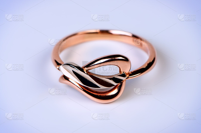 女士金戒指款式有哪些女人戒指的戴法有哪些讲究